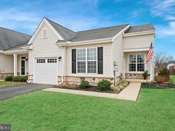 87 Grand National Ln, Newark, DE 19702