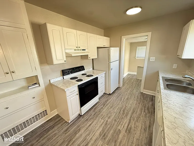 2605 W Lincoln Ave — Photo 5