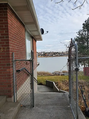 1137 W Lakeside Dr Photo 1