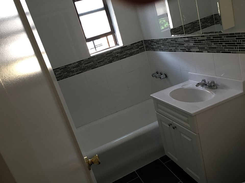 1st image of 1911 Avenue I