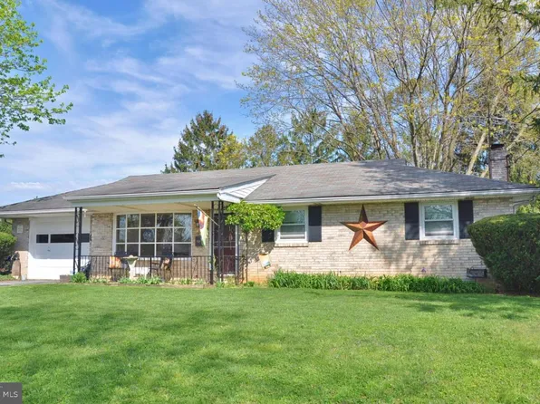 25 West St, Glen Rock, PA 17327