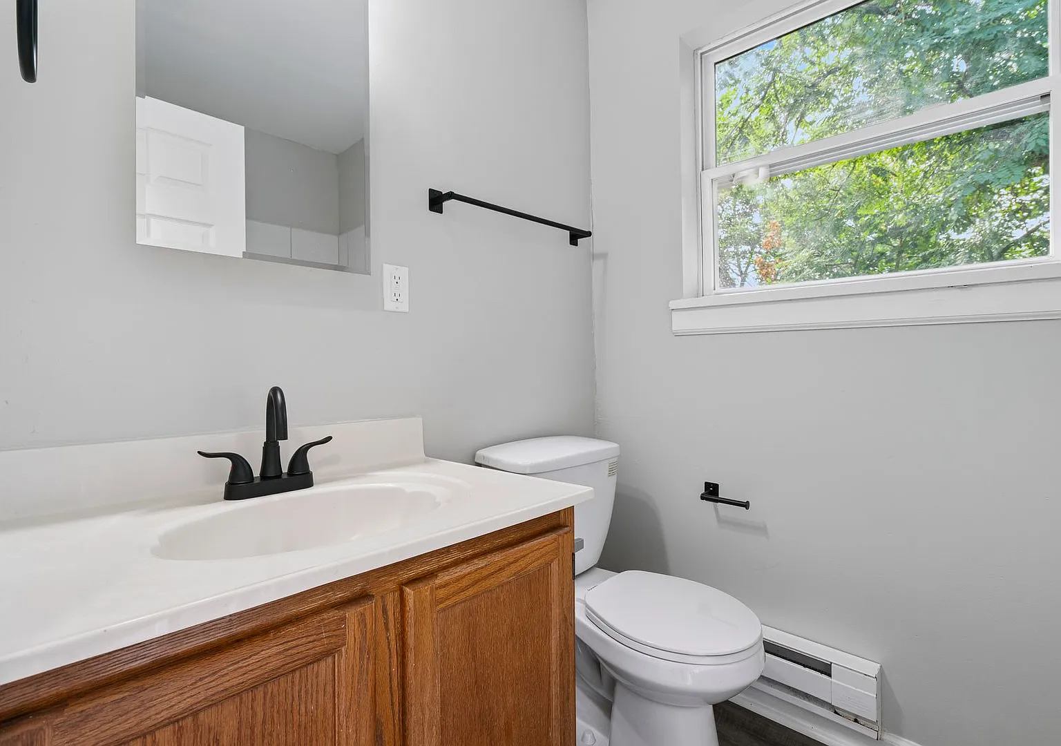 Beautiful 3 Bedroom House in Munhall available now! — Photo 3