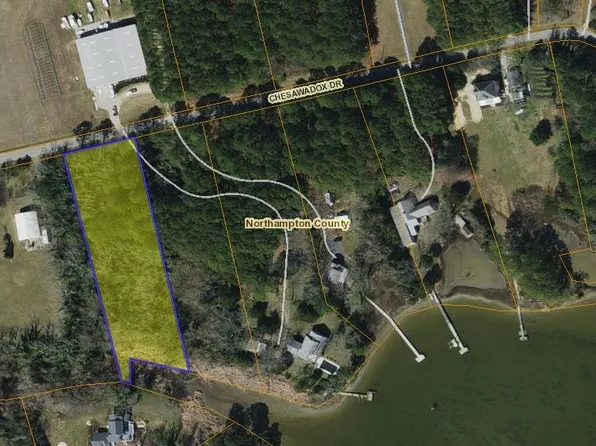 1 Chesawadox Dr, Jamesville, VA 23398