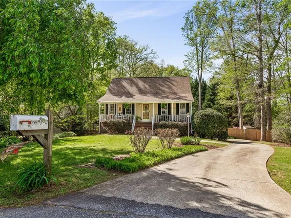 4 Bradsher Ct, Randleman, NC 27317