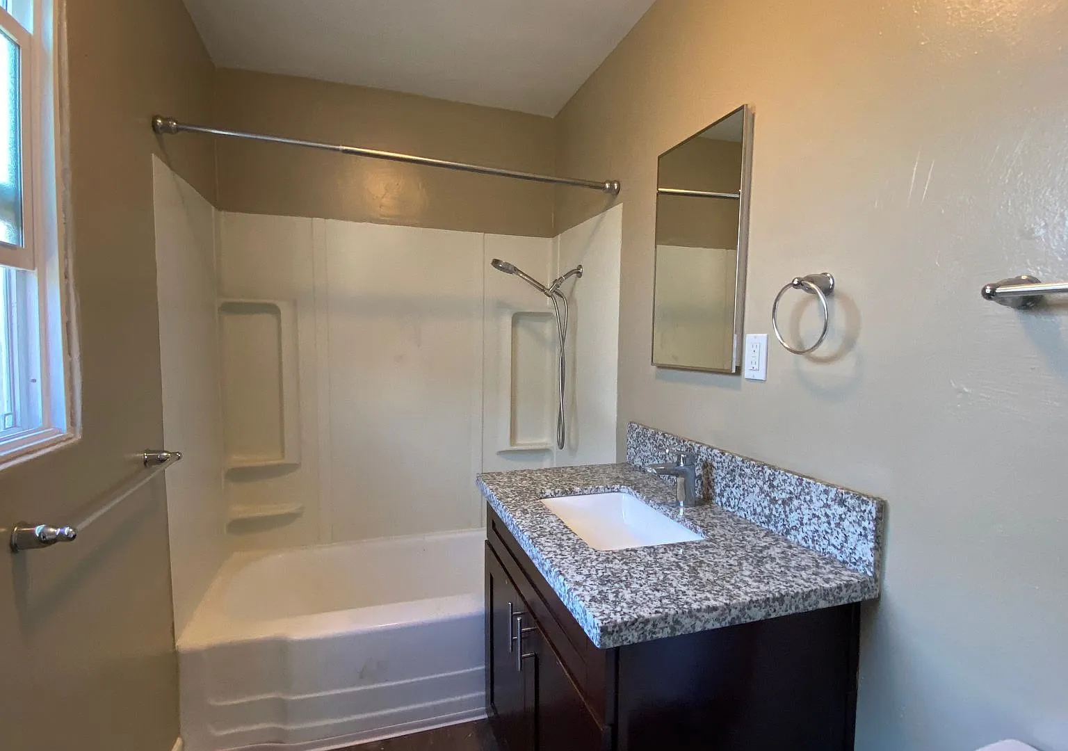 4154 - 4158 Estrella Ave — Photo 4