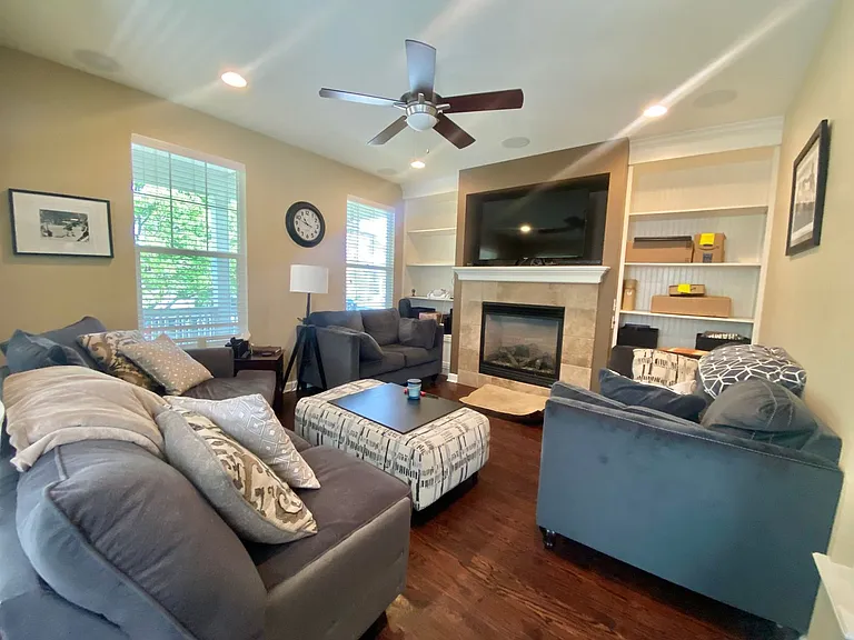 3428 Akron Ct — Photo 2