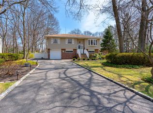 107 Grand Blvd, Islip, NY 11751