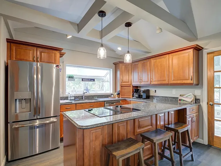 132 Ruggles Ave — Photo 9