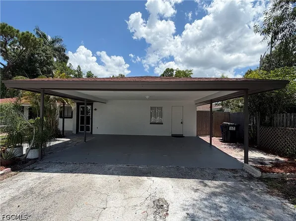 5831 Casablanca Ct, Fort Myers, FL 33919