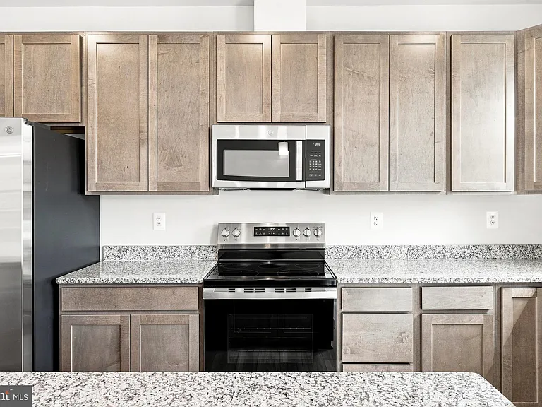394 Seeback Dr — Photo 14