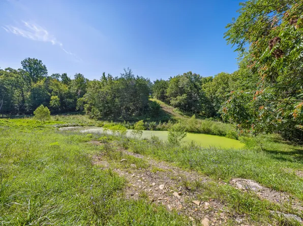 51-52 Deerwood Dr, Dandridge, TN 37725