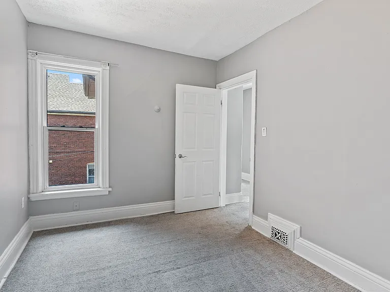 40 Ashley St — Photo 11