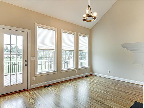 4th image of 110 Oakchester Ct