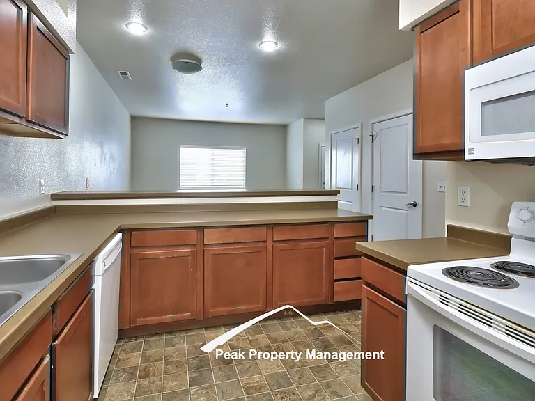 423 1st Ave N #108 — Photo 8