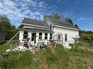 19 Schoolhouse Rd, Winterport, ME 04496
