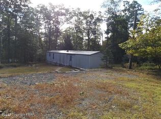 196 Moonlight Dr, Cresco, PA 18326