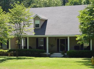 402 Dogwood Cir, La Fayette, GA 30728