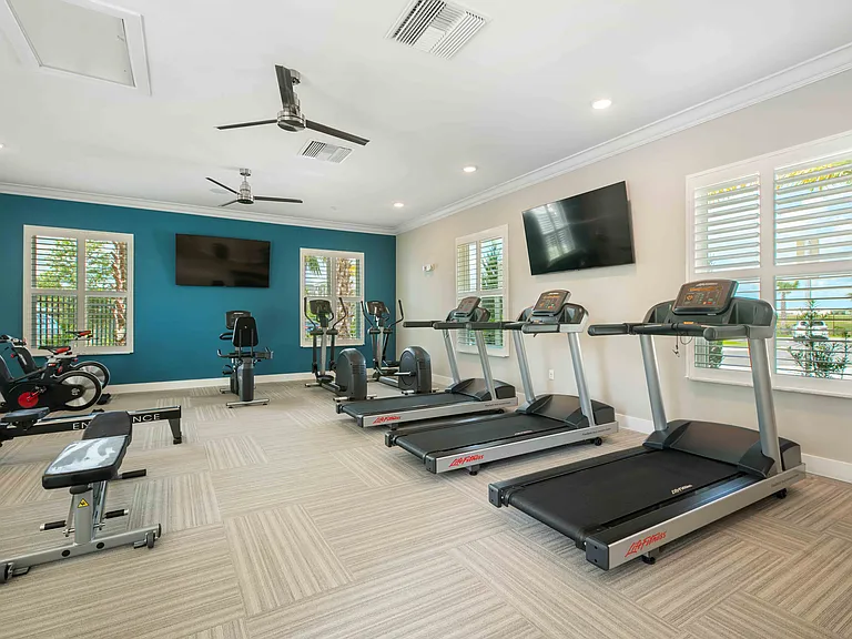 The Oaks on the Lake Upscale 55+ Apartments — Photo 2