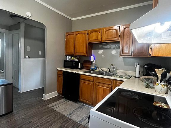 5th image of 1719 Howell St