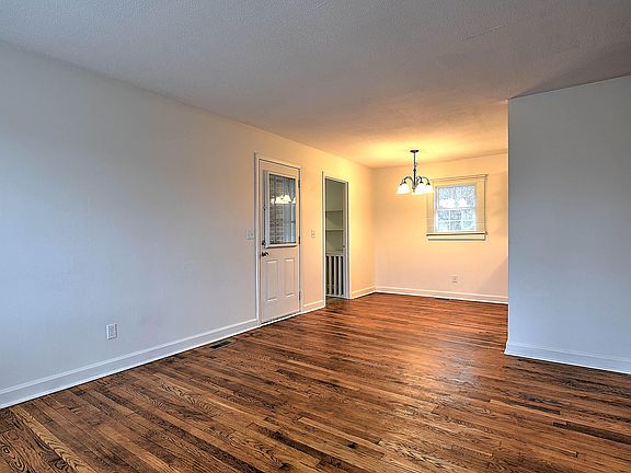 5th image of 249 Lisa Ln
