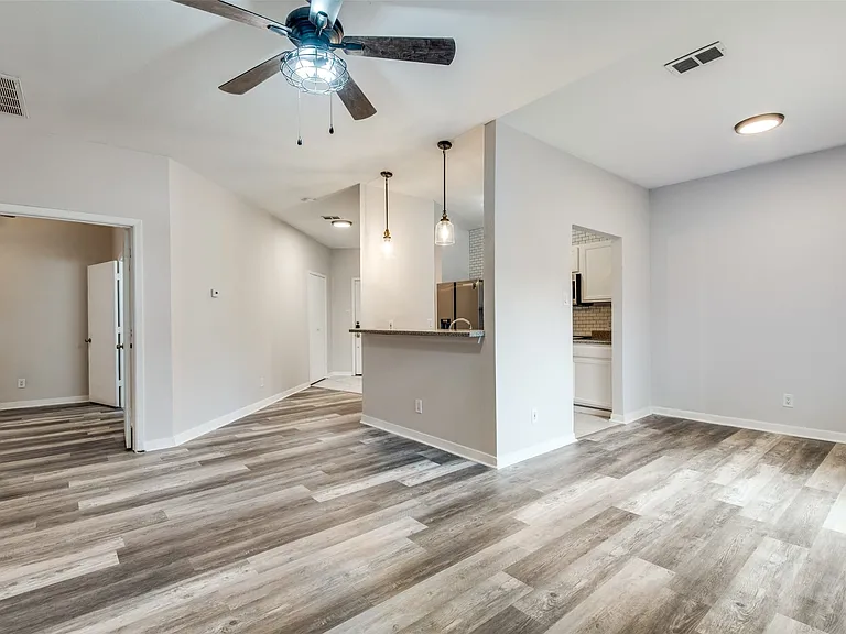 2815 Reagan St #2 — Photo 7