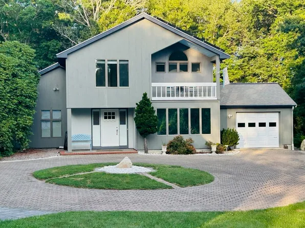 2 Fallon Dr, Westport, MA 02790