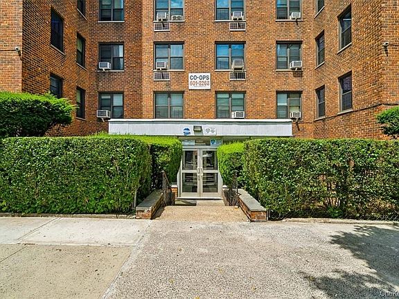 2nd image of 2835 Webb Avenue #6C