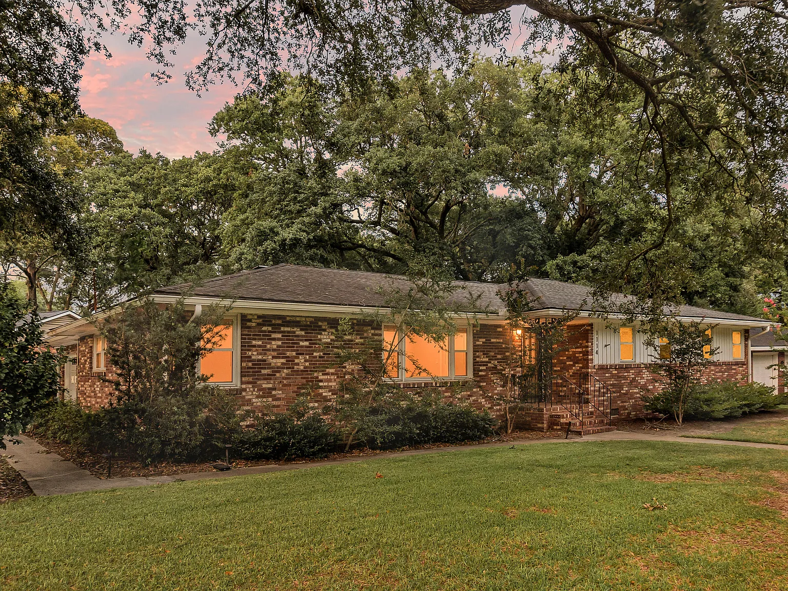 3 bed, 2.0 bath, 2036 sqft, $3,500 — Photo 2