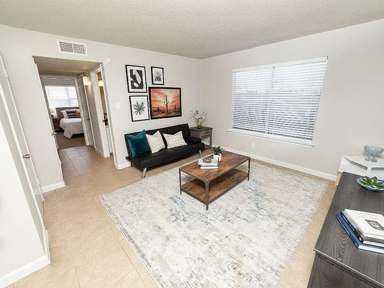 South Point Apartments — Photo 7