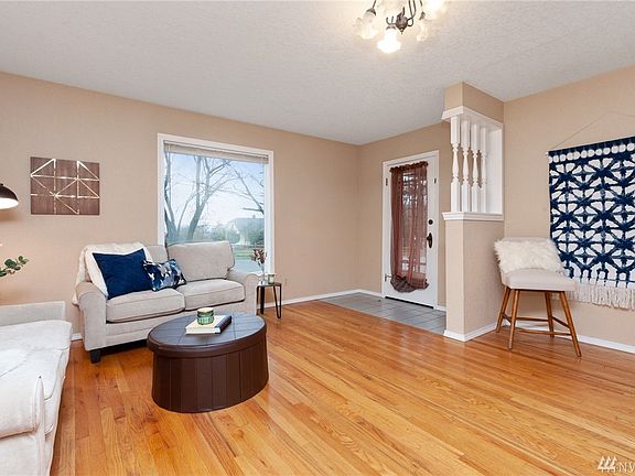 3rd image of 6700 47th Pl NE
