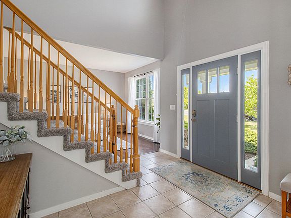 3rd image of 3122 Fenview Dr