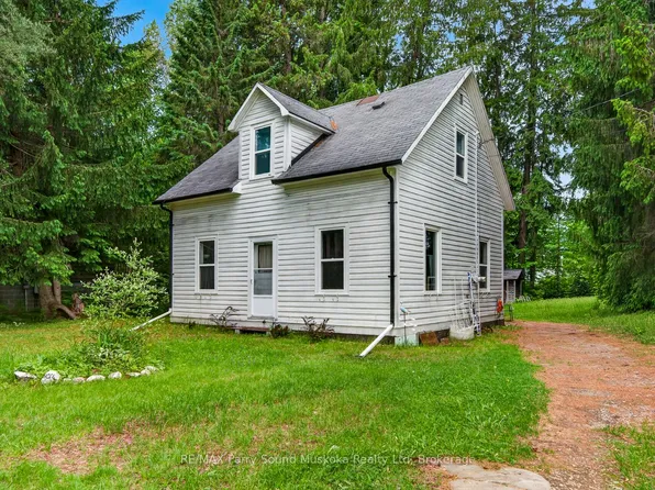 14 Victoria St W, Seguin, ON P0C 1J0