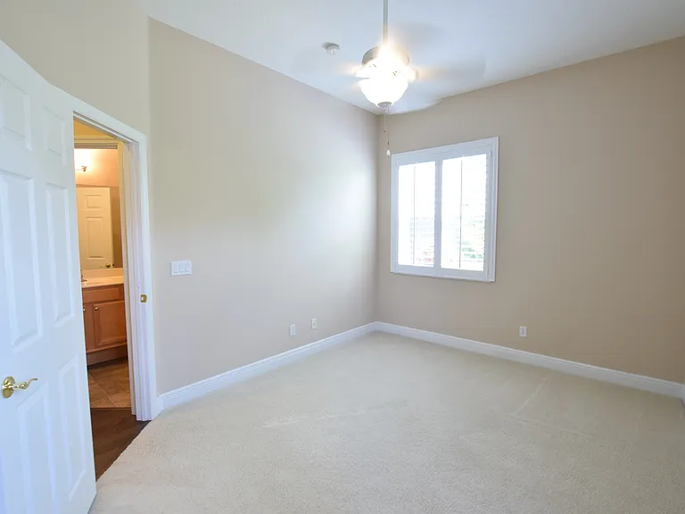 1036 Shadowmoss Cir — Photo 17