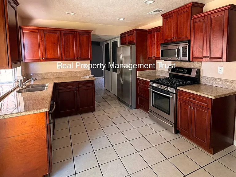 10779 Anemone Cir — Photo 6