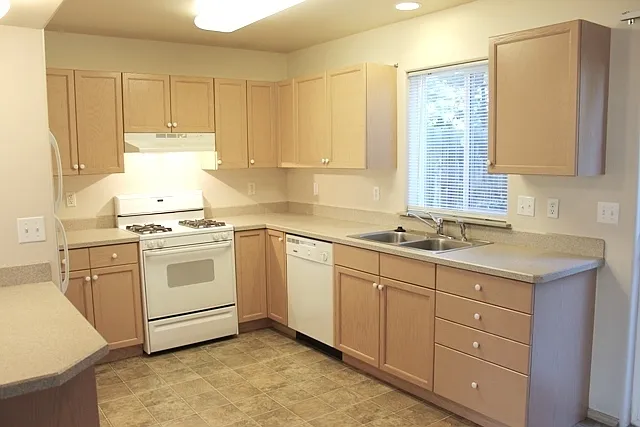 16590 William Foss Rd — Photo 3