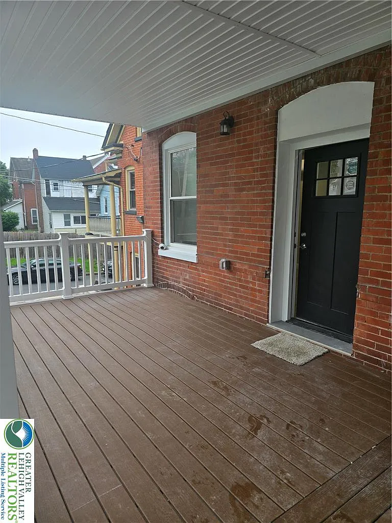 2 bed, 1.5 bath, 960 sqft, $1,925 — Photo 2