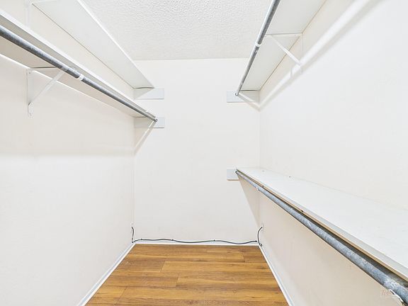 5th image of 910 Duncan Ln APT 26