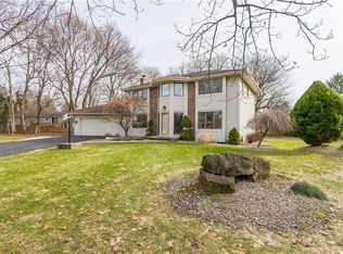 2 Forest Grove Ct, Penfield, NY 14526
