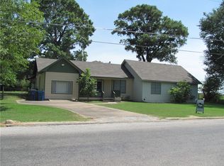 906 N Horton St, La Grange, TX 78945