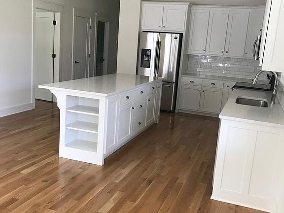 3rd image of 4305 Worsham Ave #4305