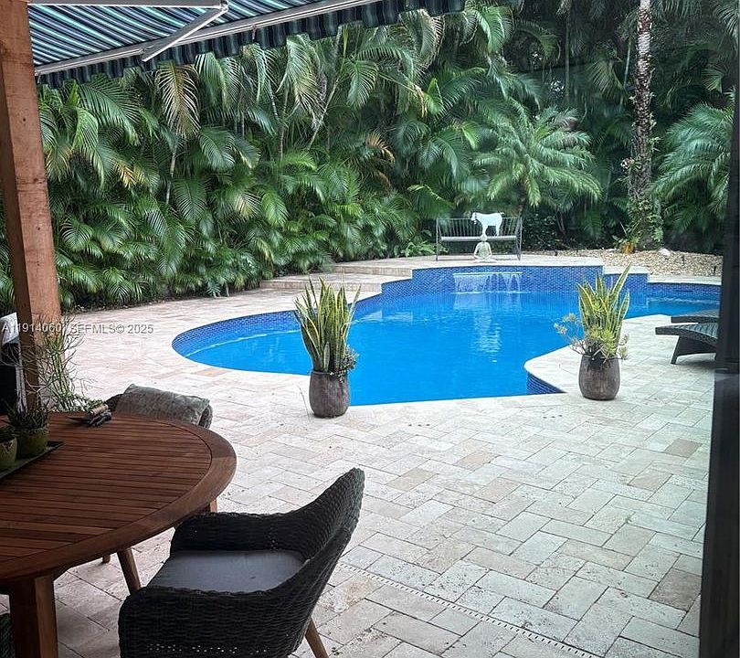1st image of 159 Oakwood Ln #159