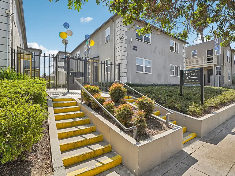 Crenshaw Terrace — Photo 15