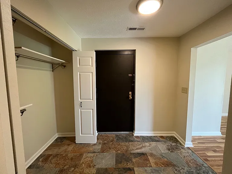 7201-7223 Beacon Hill Dr — Photo 14