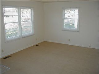 1st image of 115 Sunnyside Dr