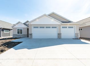 413 Lennox Dr, Bismarck, ND 58504