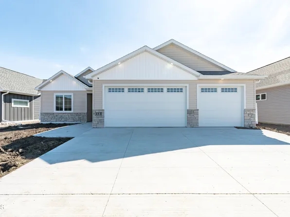 413 Lennox Dr, Bismarck, ND 58504