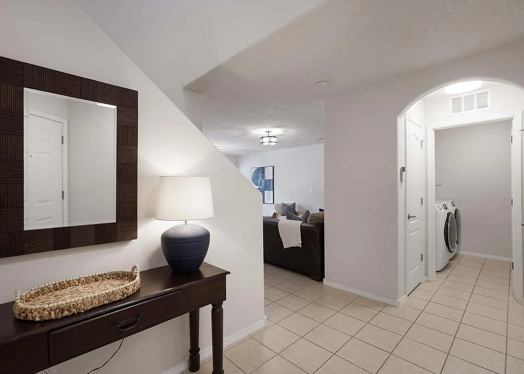2 bed, 2.5 bath, 1725 sqft, $2,400 — Photo 3