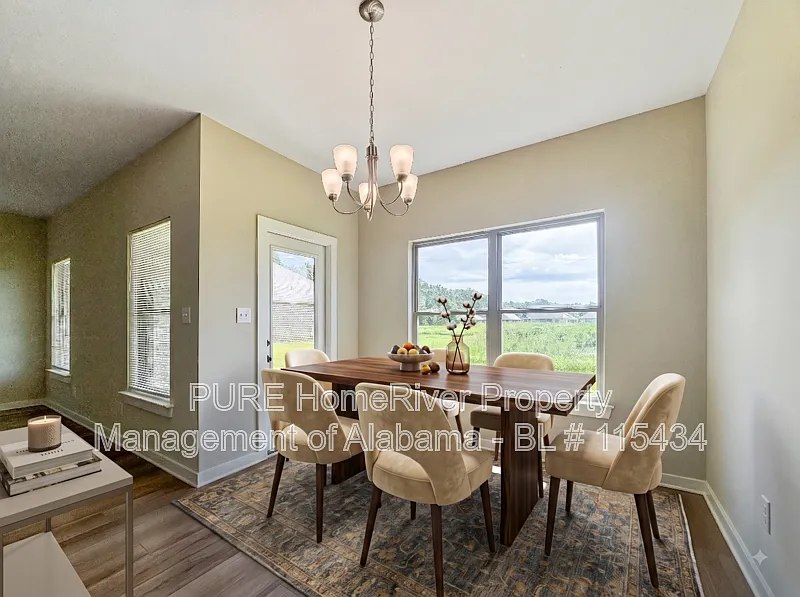 4 bed, 2.0 bath, 1848 sqft, $1,945 — Photo 3