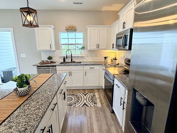 5th image of 140 Dry Creek Commons Dr