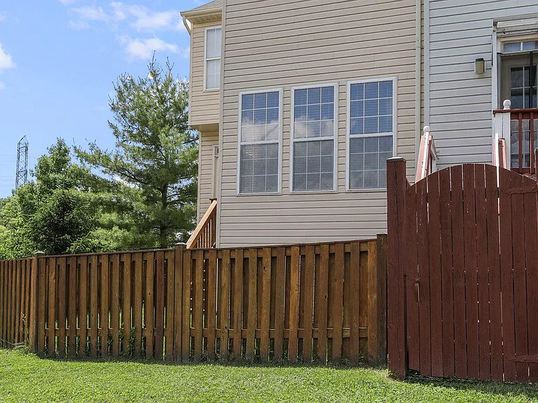 8818 Papillon Dr — Photo 42